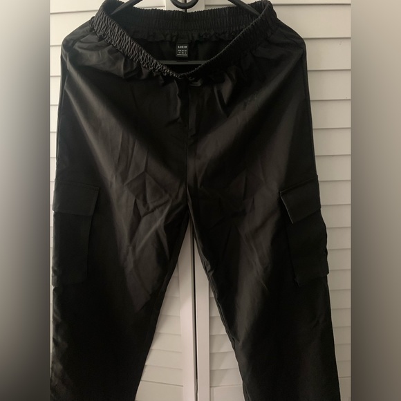Shein EZ wear solid high waist flap pocket cargo pants - Picture 2 of 2